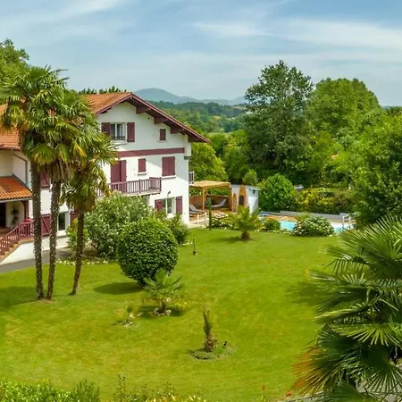 L'hacienda Bed & Breakfast Ustaritz